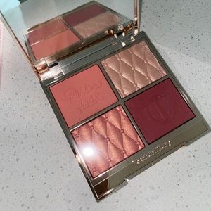 Charlotte Tilbury Pillow Talk Beautifying Blush and Highlighter Palette